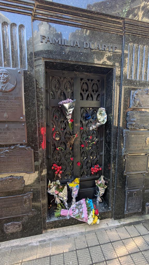 הקבר של אווה פרון